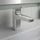 Waschtischarmatur in Chrom mit einem modernen, flachen Design, montiert auf einer weißen Oberfläche. Ideal Standard Produkt, geeignet für Badezimmer-Installationen.